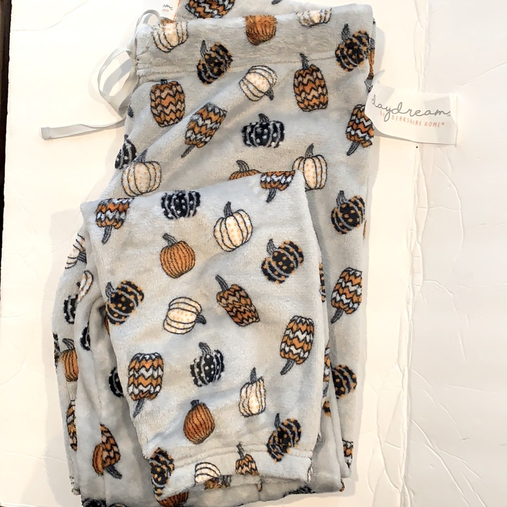 Women’s Fall Themed Pajama Pants…Pumpkin Print.